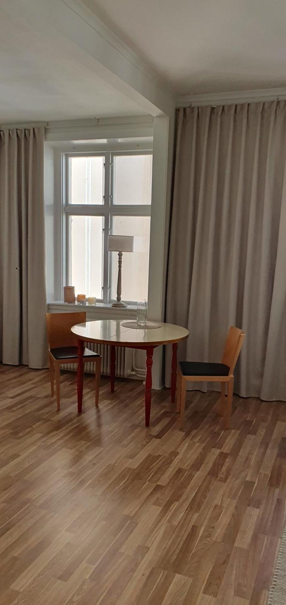 Centrum Laegenhet Skovde Luaran gambar